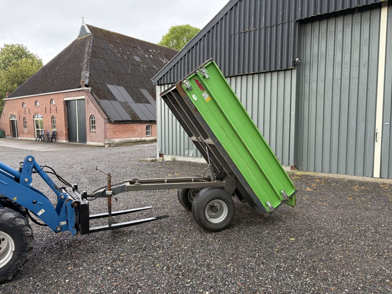 Avant mini kipper 1200kg lvm