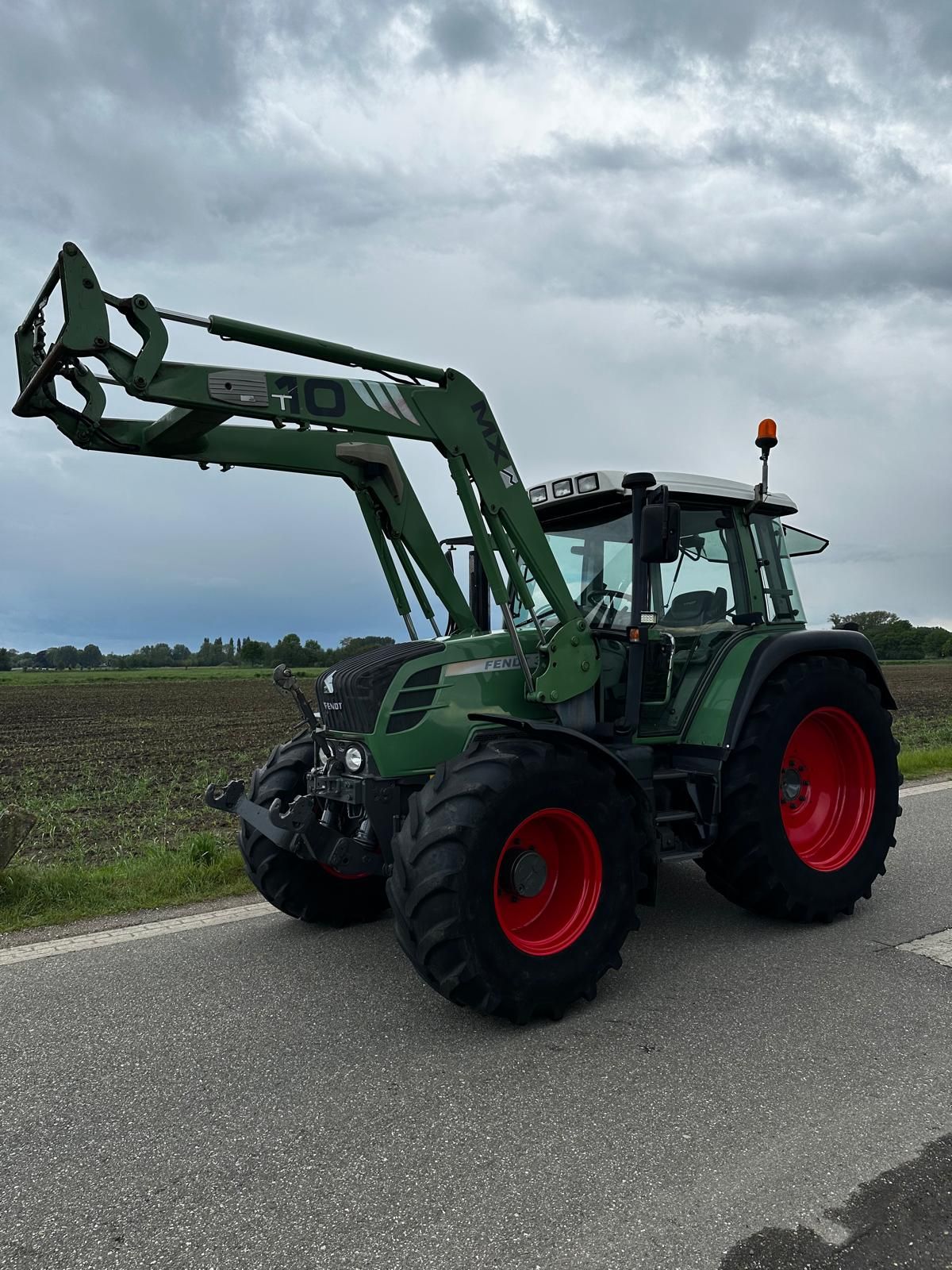 Fendt 312 Vario TMS met voorlader