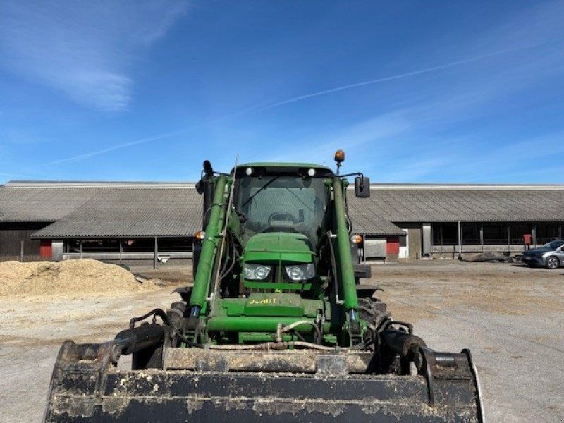 John Deere 6120M