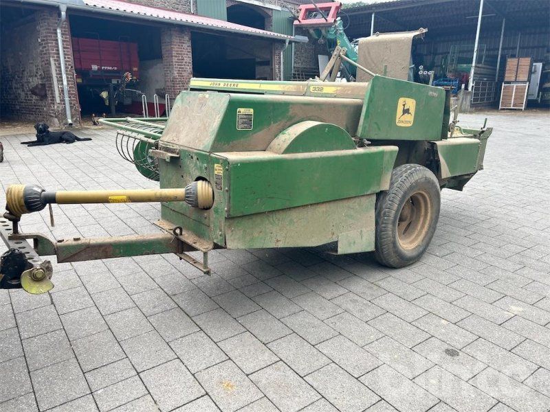 John Deere 332