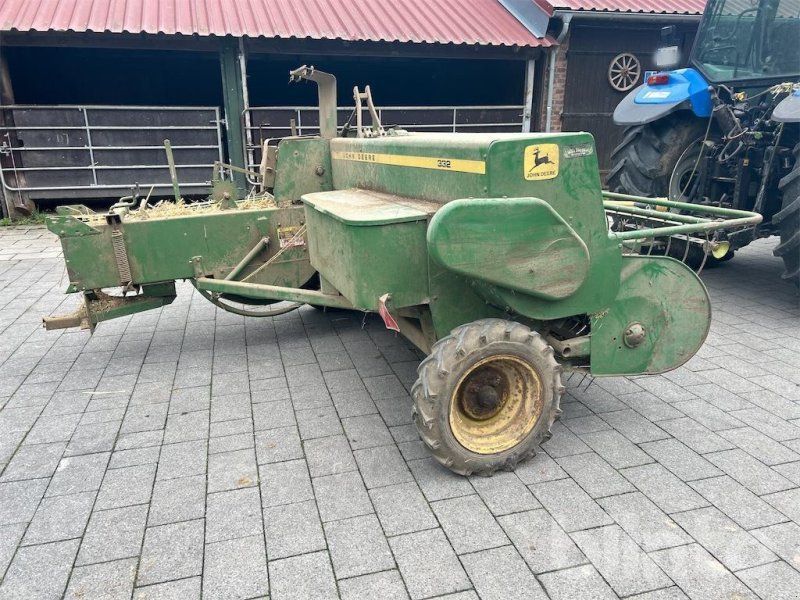 John Deere 332