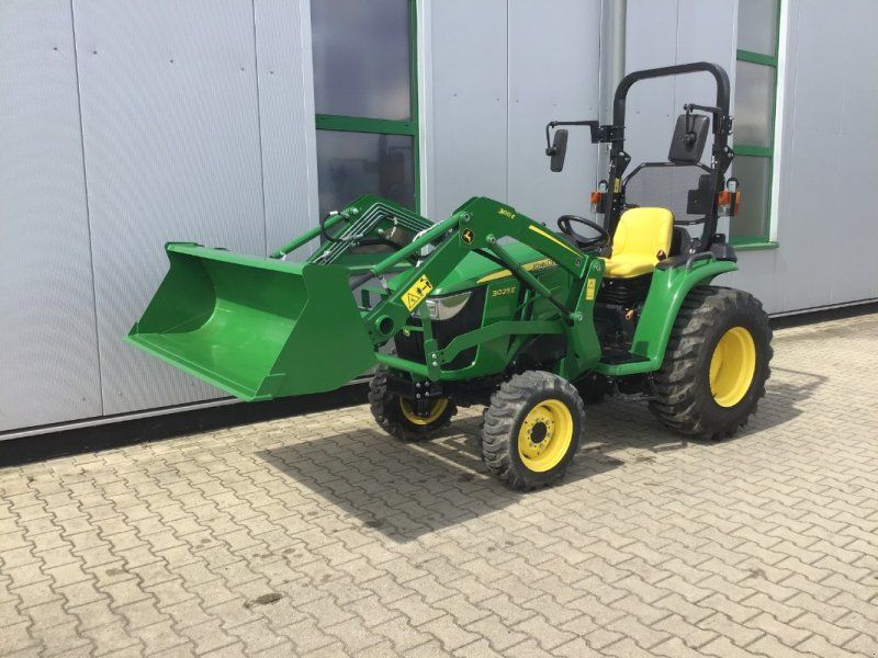 John Deere 3025E