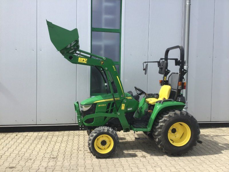 John Deere 3025E