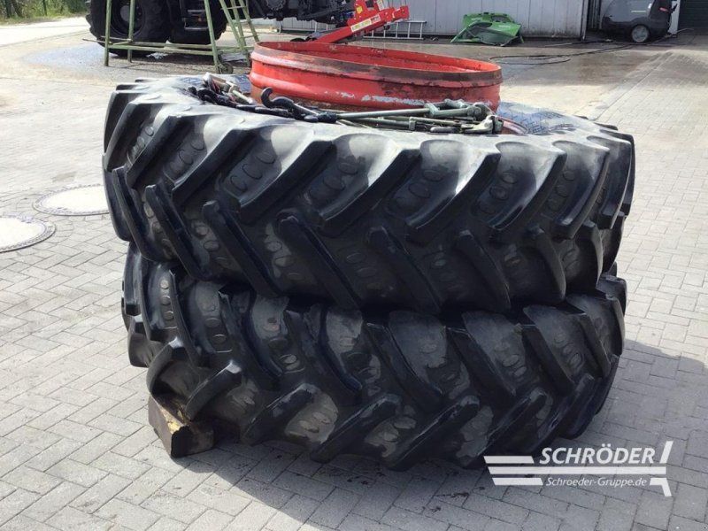 BKT 520/85 R46 ZWILLINGSRÄDER + VERSCHLÜSSE