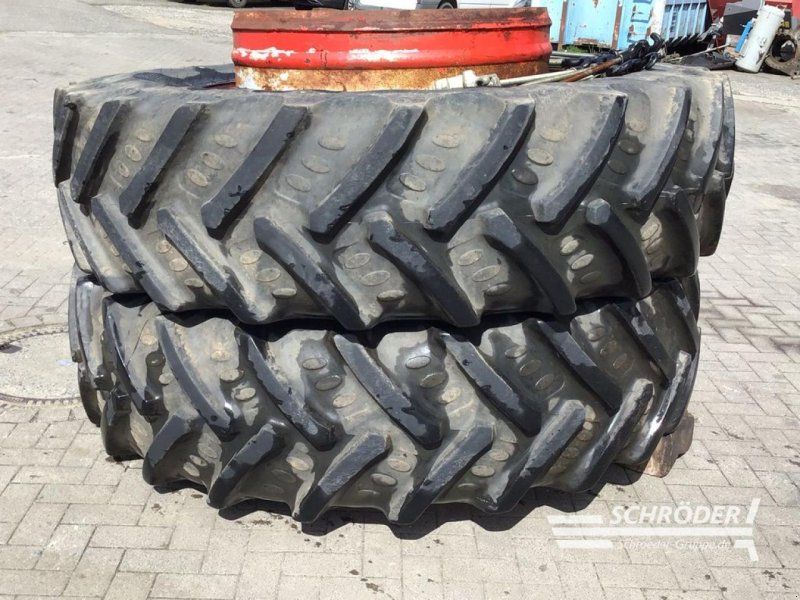 BKT 520/85 R46 ZWILLINGSRÄDER + VERSCHLÜSSE