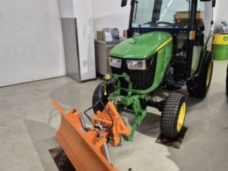 John Deere 2032R SnowFox-Aktion