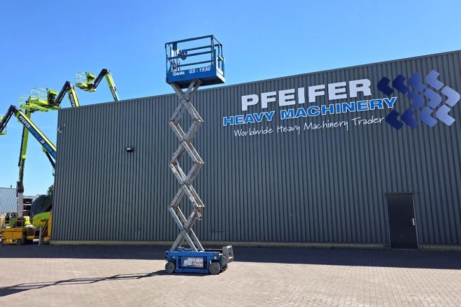 Genie GS1930 Electric, Working Height 7.8 m, 227kg Capac