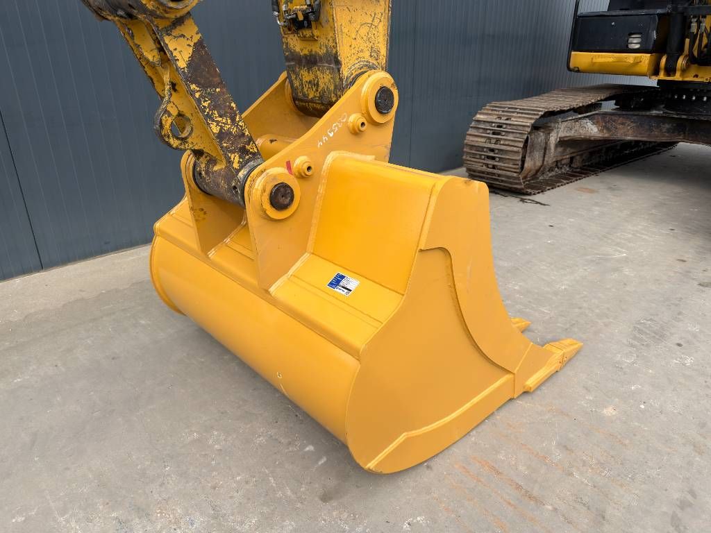CAT 323EL VA
