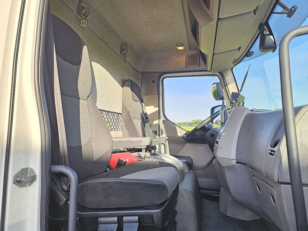 DAF LF 180 7.49t taillift airco