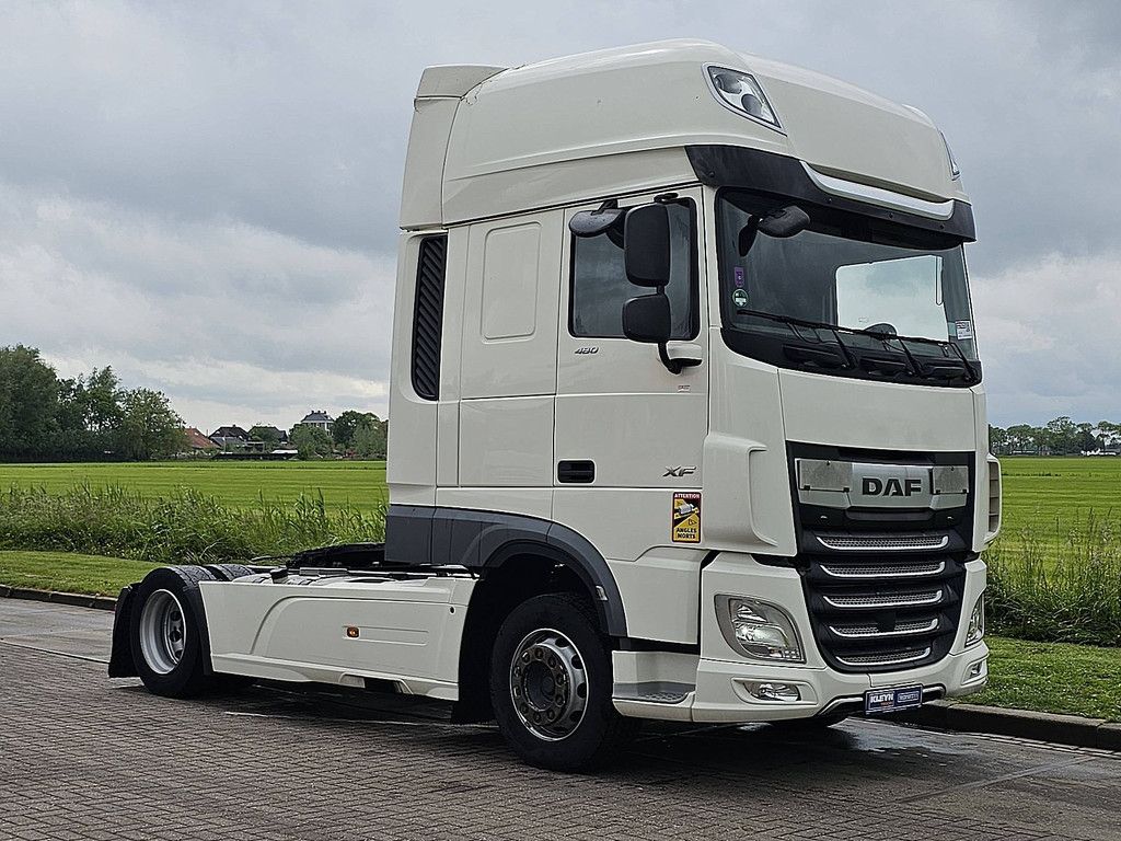 DAF XF 480 ssc small roof dam.