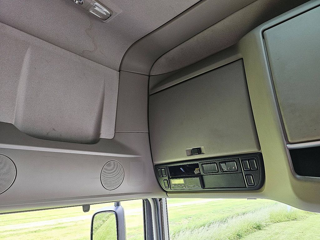 DAF XF 480 ssc small roof dam.