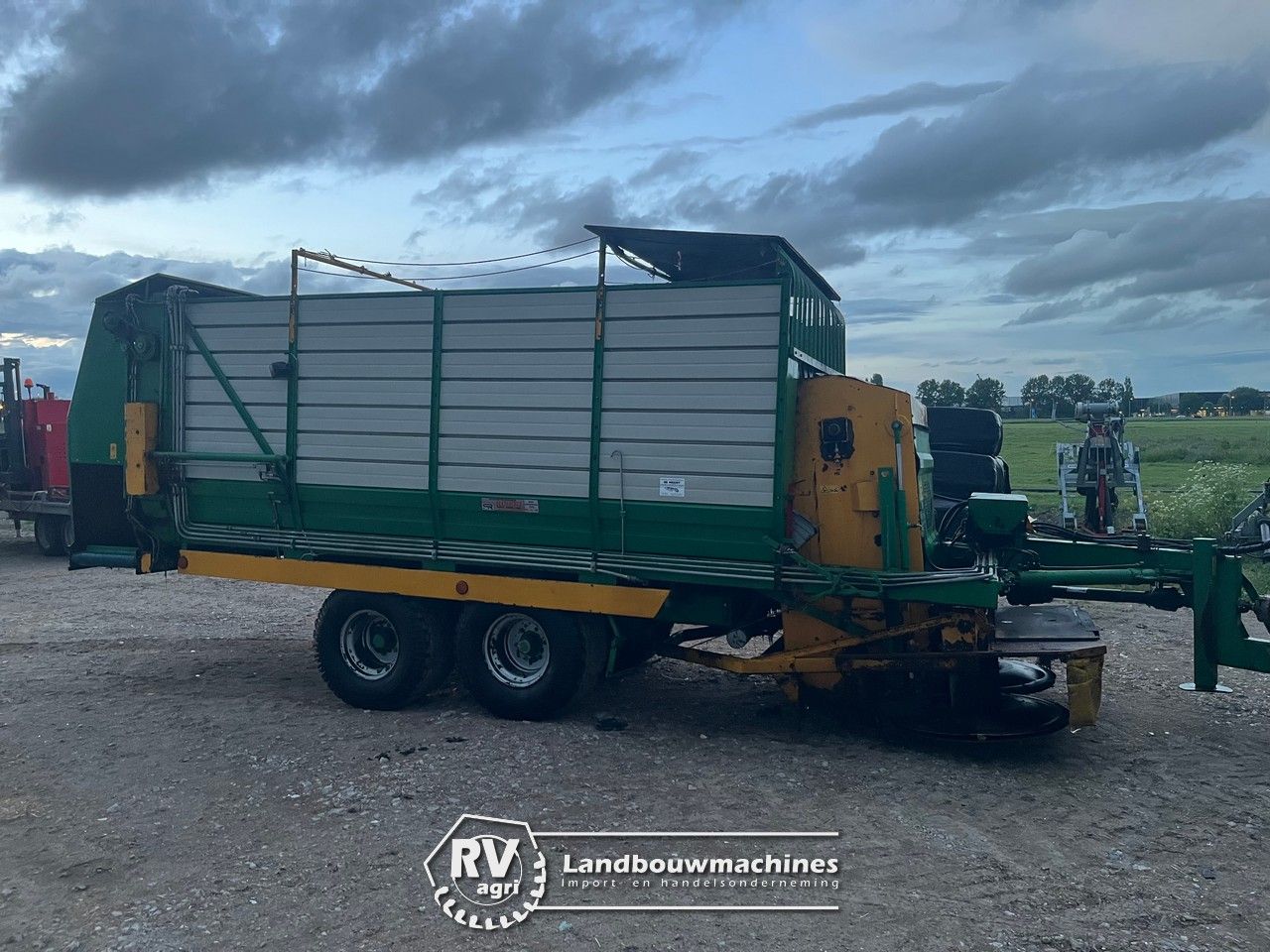 Riberi RS90 grazer | stalvoerwagen | dwarsafvoerband!