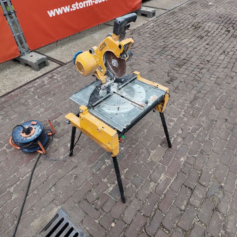 DeWalt