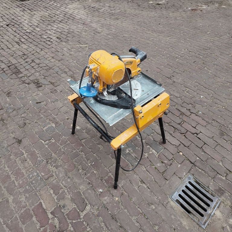 DeWalt