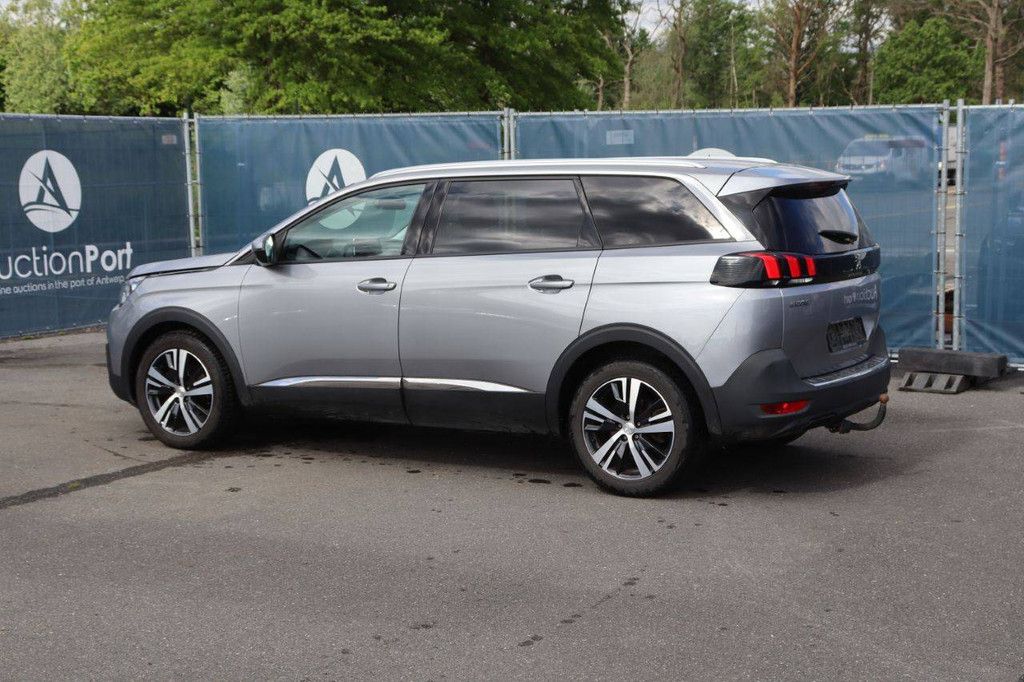 SUV Peugeot 5008 Diesel 130 PS 2019