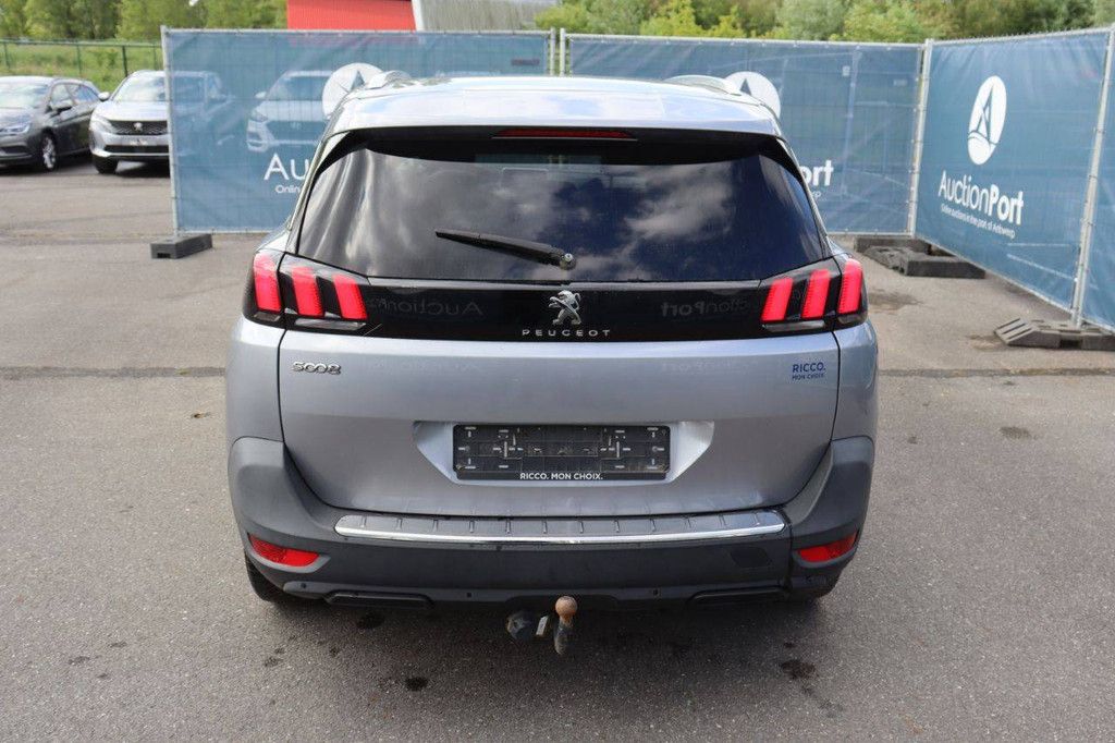 SUV Peugeot 5008 Diesel 130 PS 2019