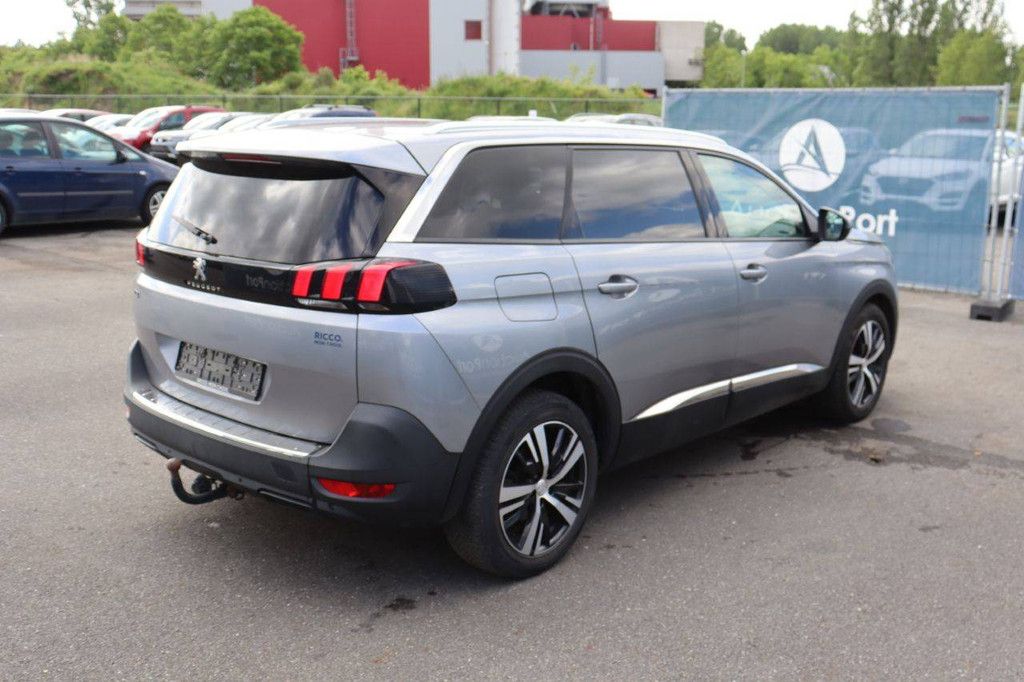 SUV Peugeot 5008 Diesel 130 PS 2019