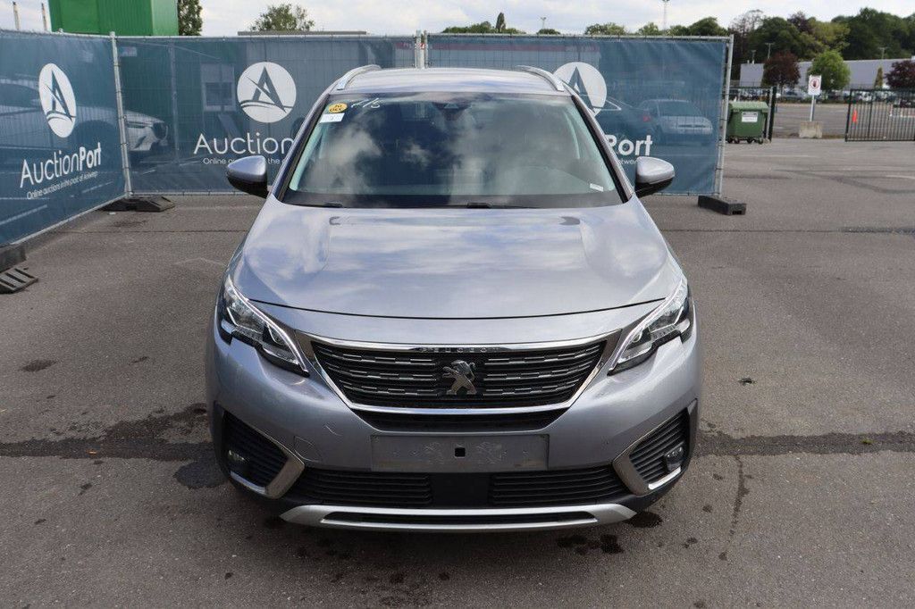 SUV Peugeot 5008 Diesel 130 PS 2019
