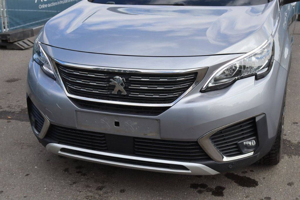 SUV Peugeot 5008 Diesel 130 PS 2019