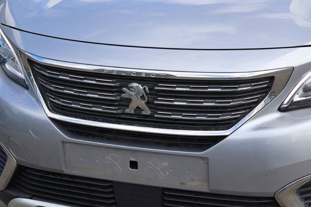 SUV Peugeot 5008 Diesel 130 PS 2019