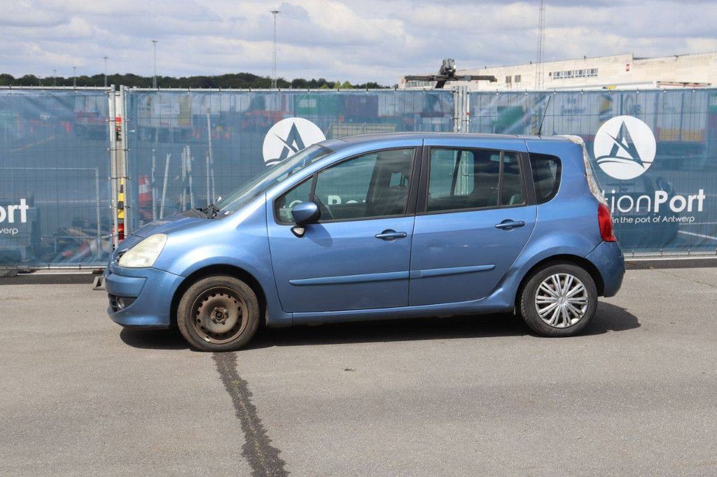 Personenauto Renault Grand Benzine 75pk 2011 (Marge)