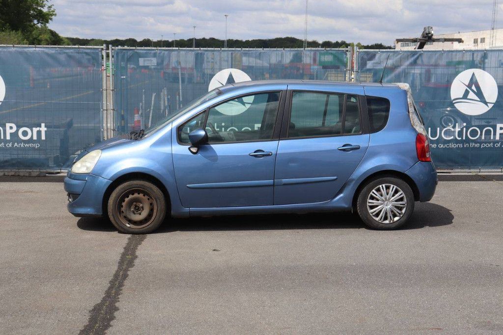 Personenauto Renault Grand Benzine 75pk 2011 (Marge)