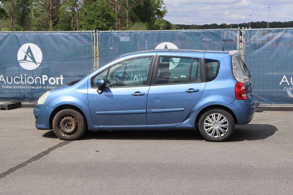 Personenauto Renault Grand Benzine 75pk 2011 (Marge)
