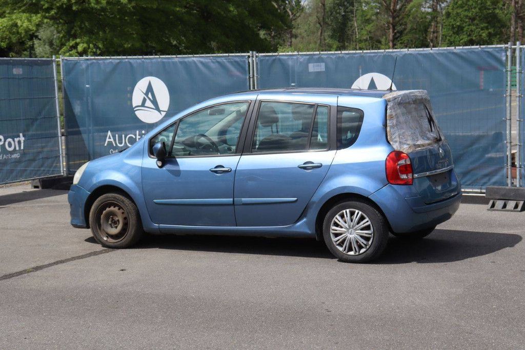 Personenauto Renault Grand Benzine 75pk 2011 (Marge)
