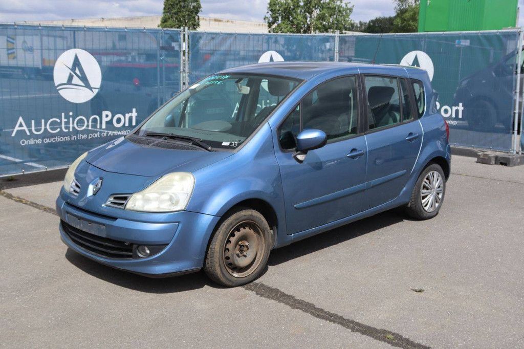 Personenauto Renault Grand Benzine 75pk 2011 (Marge)