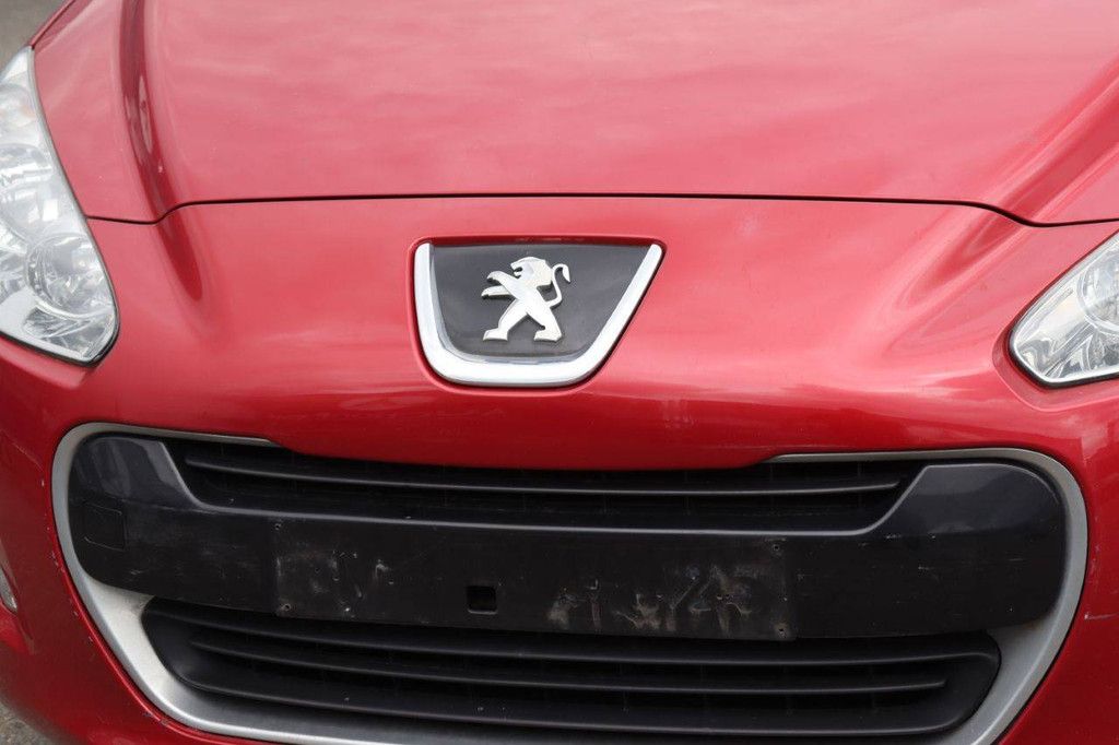 Passenger car Peugeot 308 Petrol 120hp 2012 (Margin)