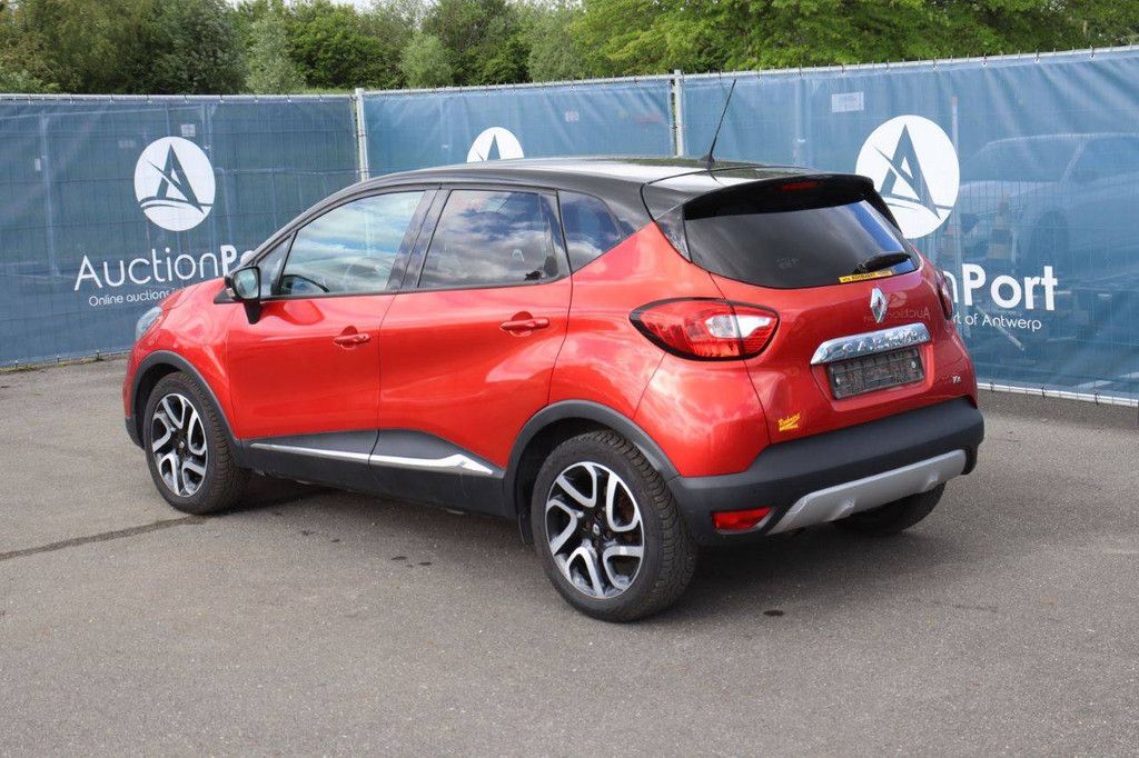 Renault Captur Benziner 90 PS Pkw 2015 (Marge)