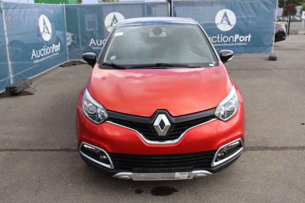 Renault Captur Benziner 90 PS Pkw 2015 (Marge)