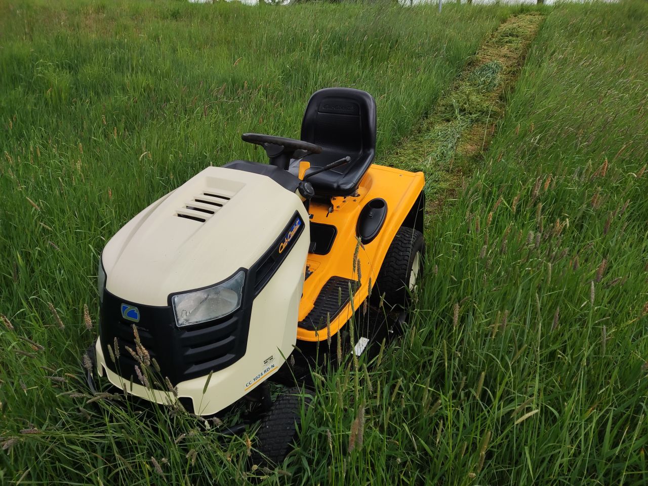 CUBCADET zitmaaier (type CC1024 , Kawasaki, 95 cm, hydro)