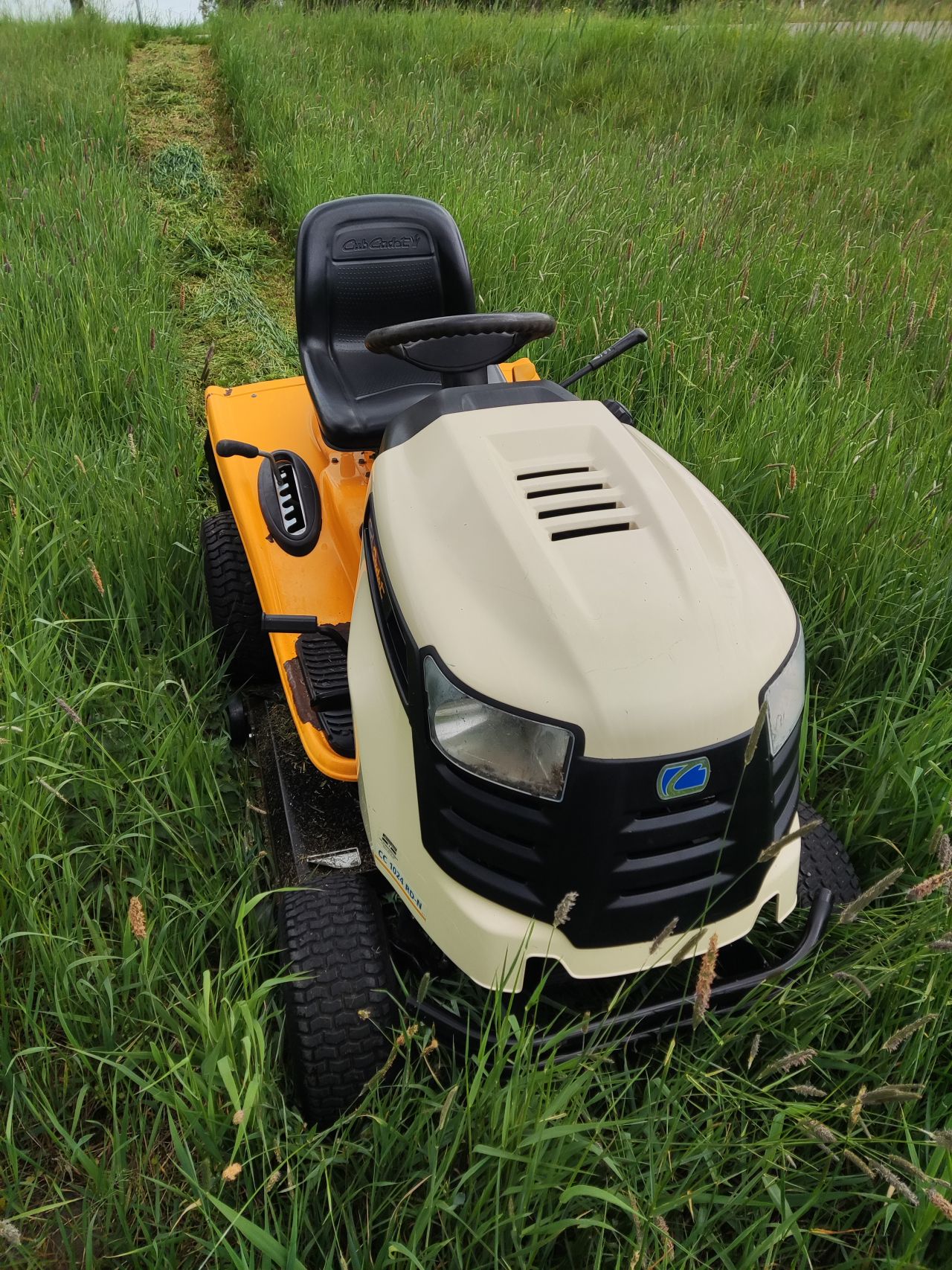CUBCADET zitmaaier (type CC1024 , Kawasaki, 95 cm, hydro)