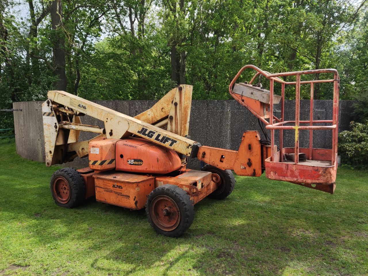 JLG-LIFT hoogwerker (type N 35 Electric, 12,7 m., 227 kg)