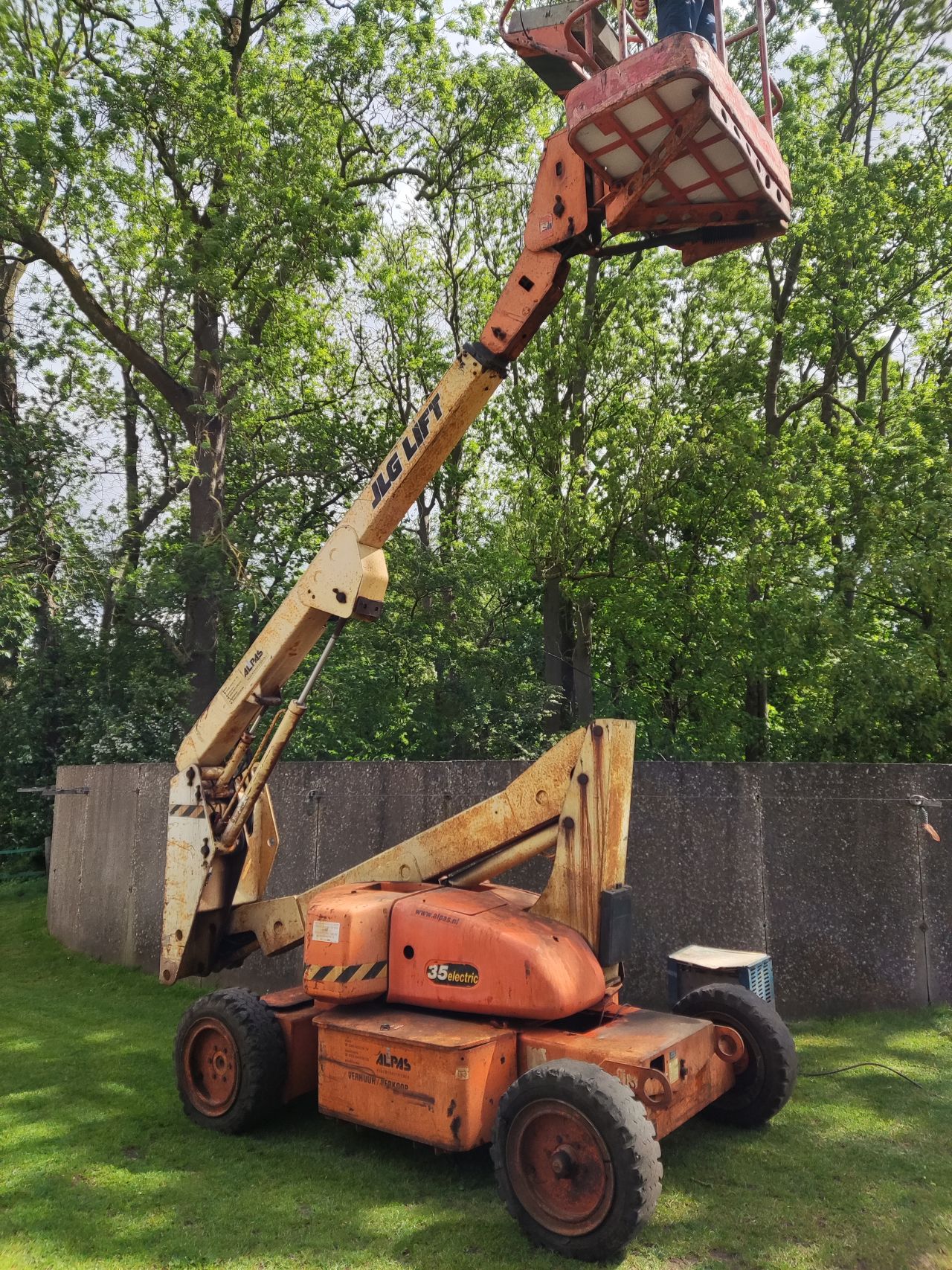 JLG-LIFT hoogwerker (type N 35 Electric, 12,7 m., 227 kg)