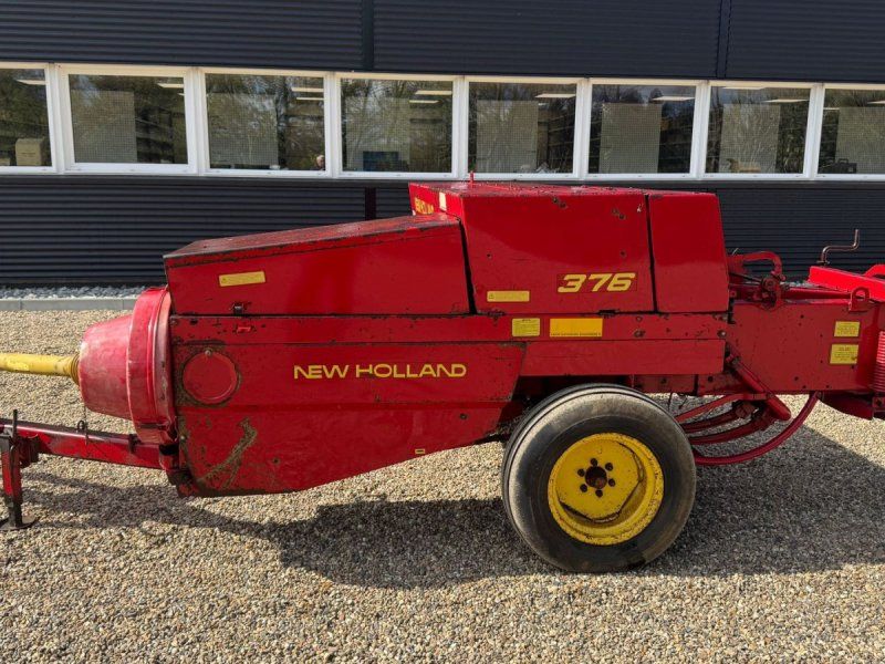New Holland 376