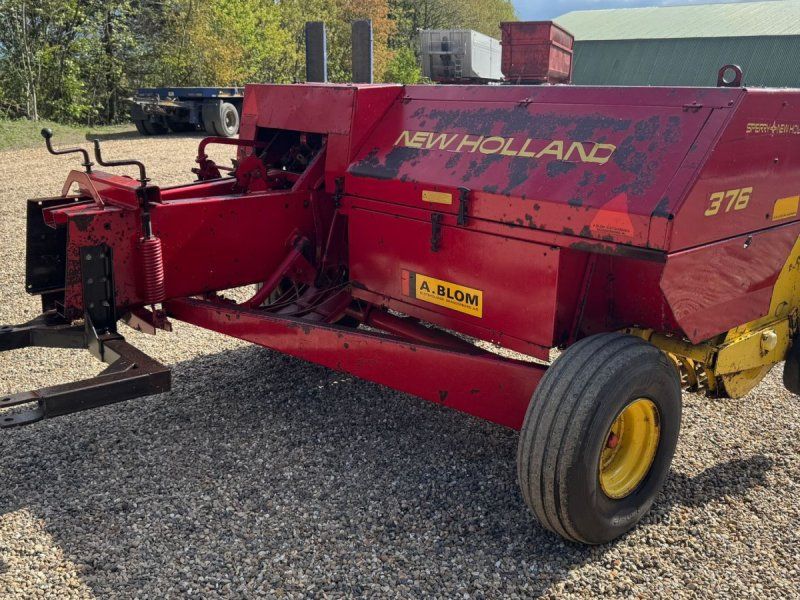 New Holland 376