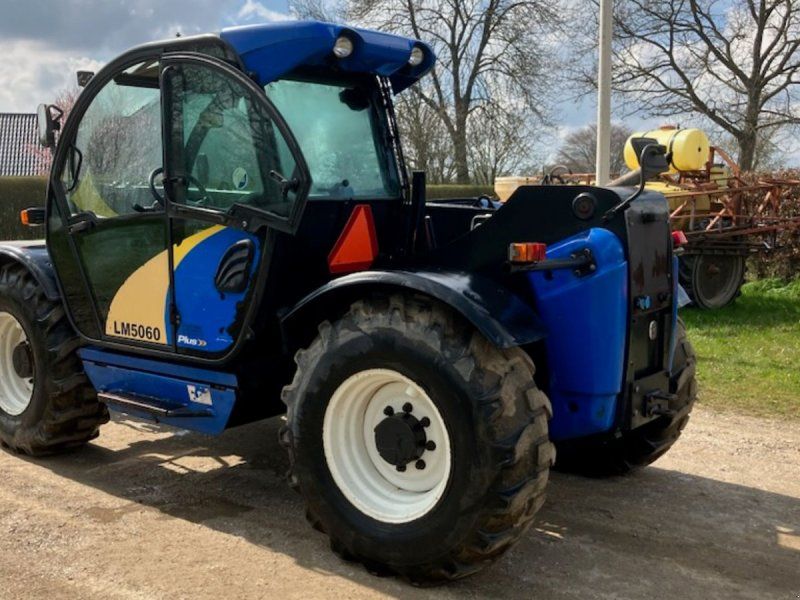 New Holland LM 5060
