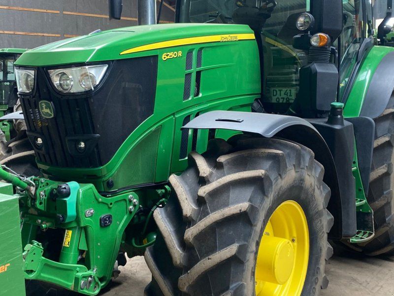 John Deere 6250R