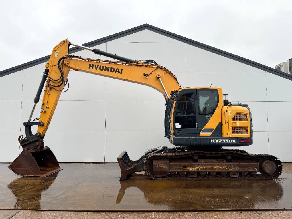 Hyundai HX235 LCR - Extra Bucket / Automatic Greasing