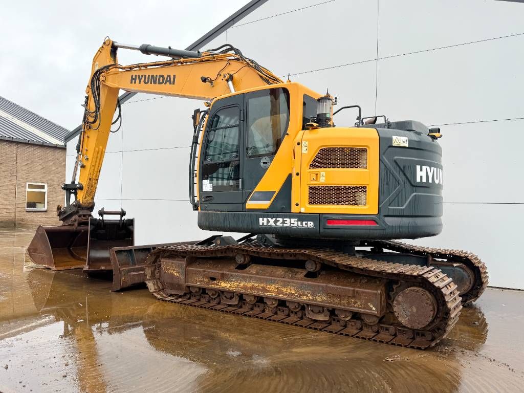 Hyundai HX235 LCR - Extra Bucket / Automatic Greasing