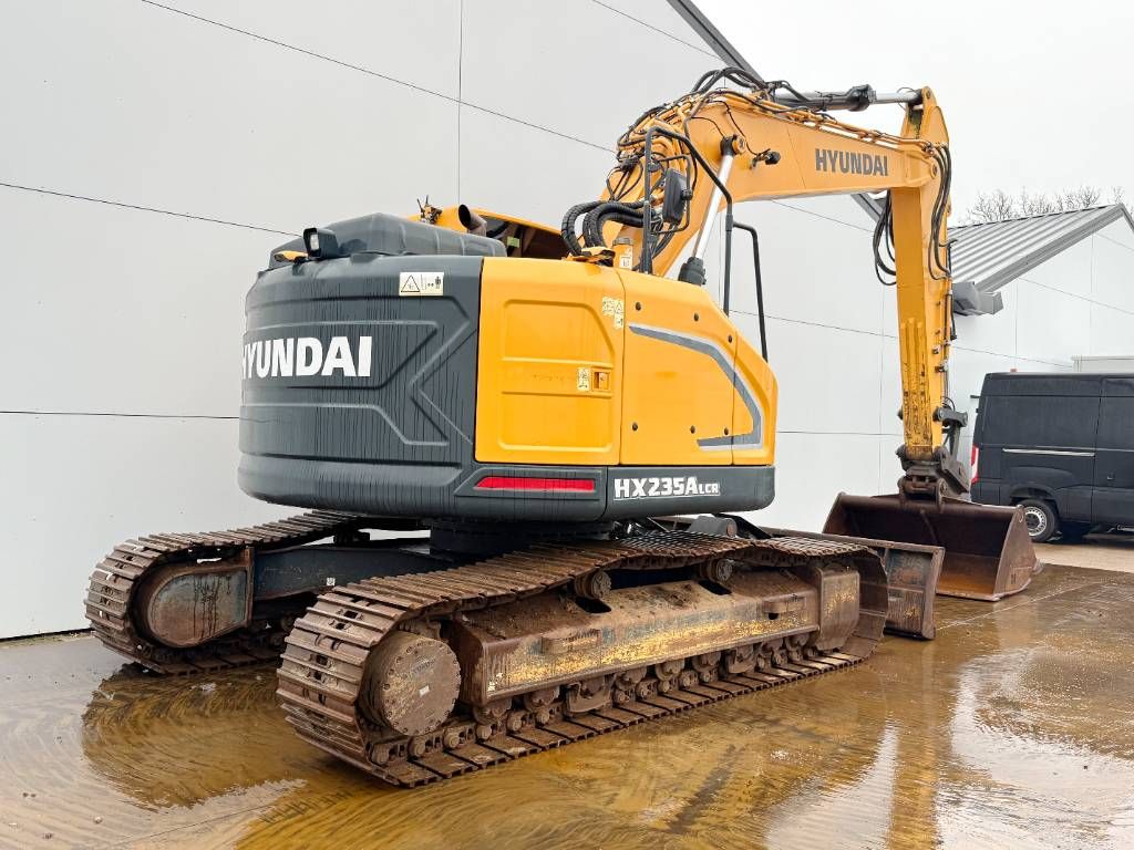Hyundai HX235 LCR - Extra Bucket / Automatic Greasing