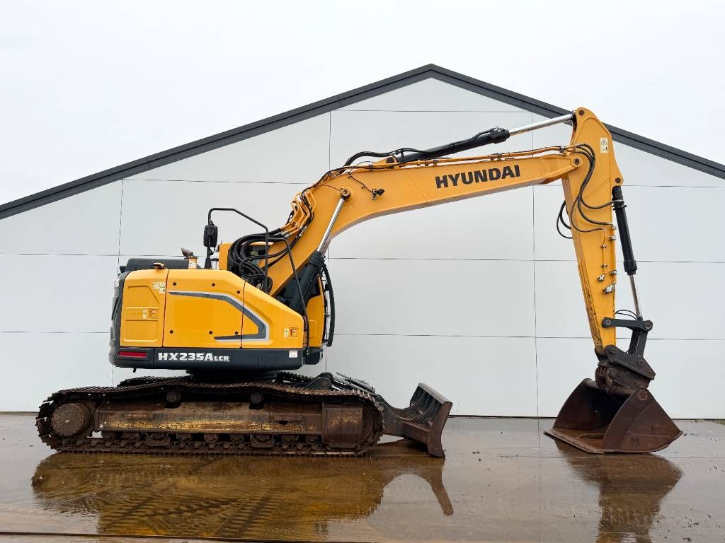 Hyundai HX235 LCR - Extra Bucket / Automatic Greasing