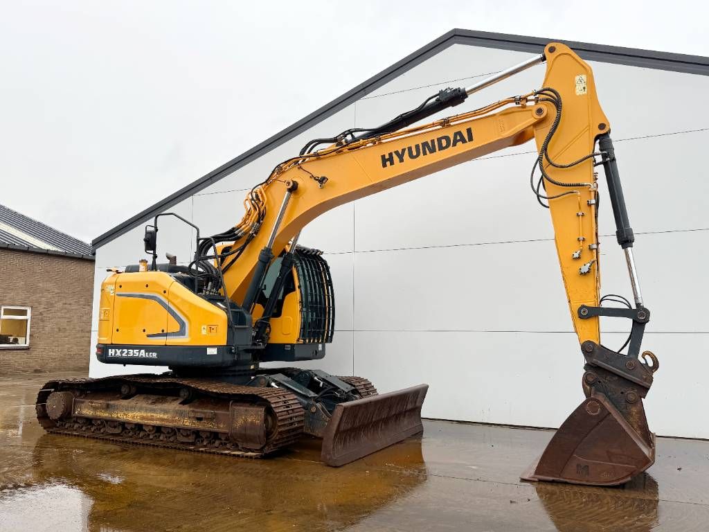 Hyundai HX235 LCR - Extra Bucket / Automatic Greasing