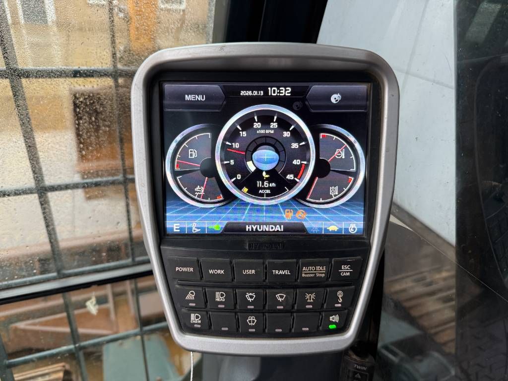 Hyundai HX235 LCR - Extra Bucket / Automatic Greasing