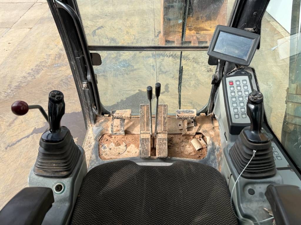 Liebherr R946LC - Automatic Greasing / Rear + Side Camera