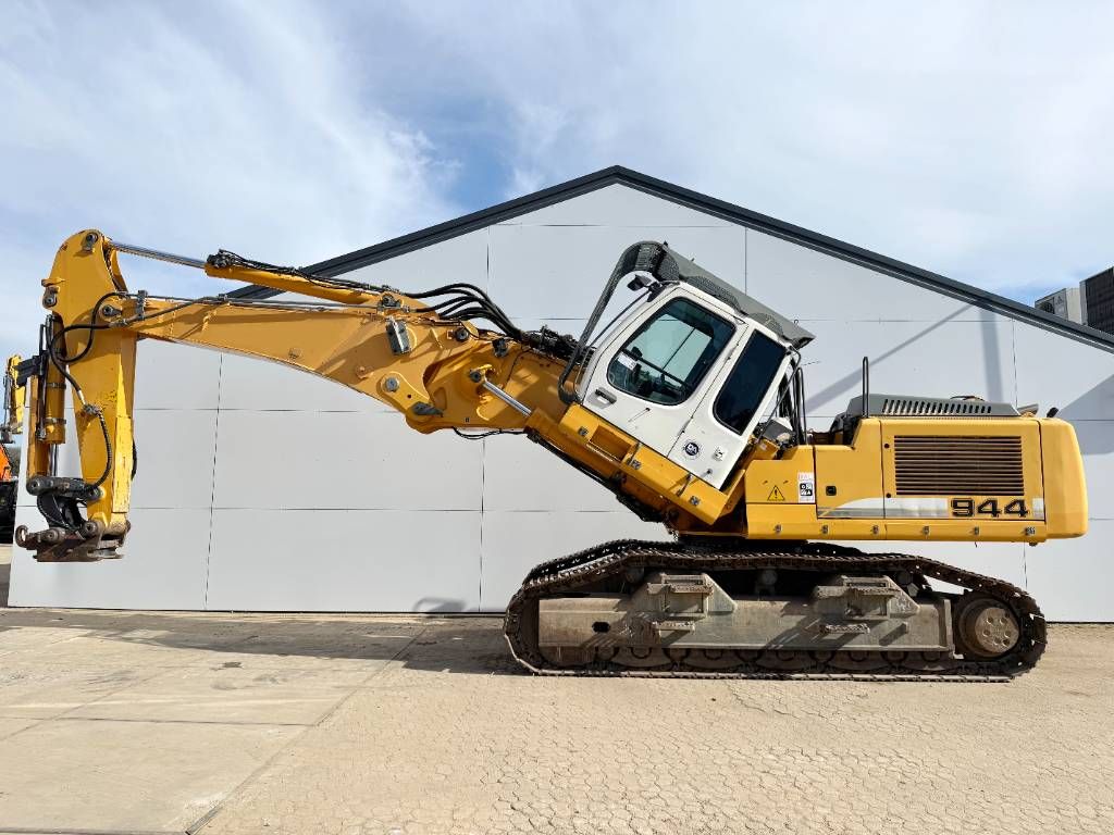 Liebherr R944C UHD - 23 Meter Demolition Hydr Undercarriage