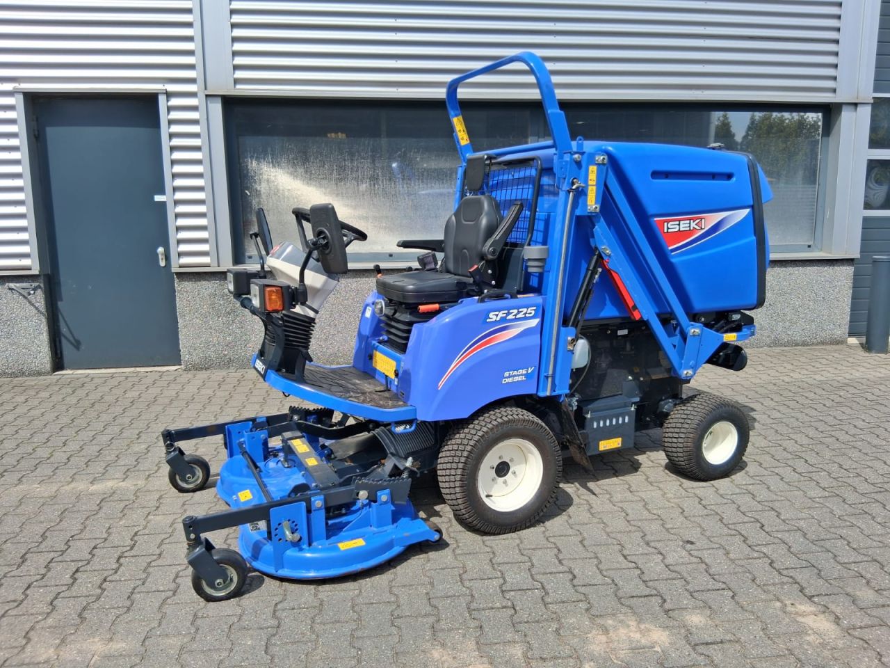 ISEKI SF 225 frontmaaier met opvangbak