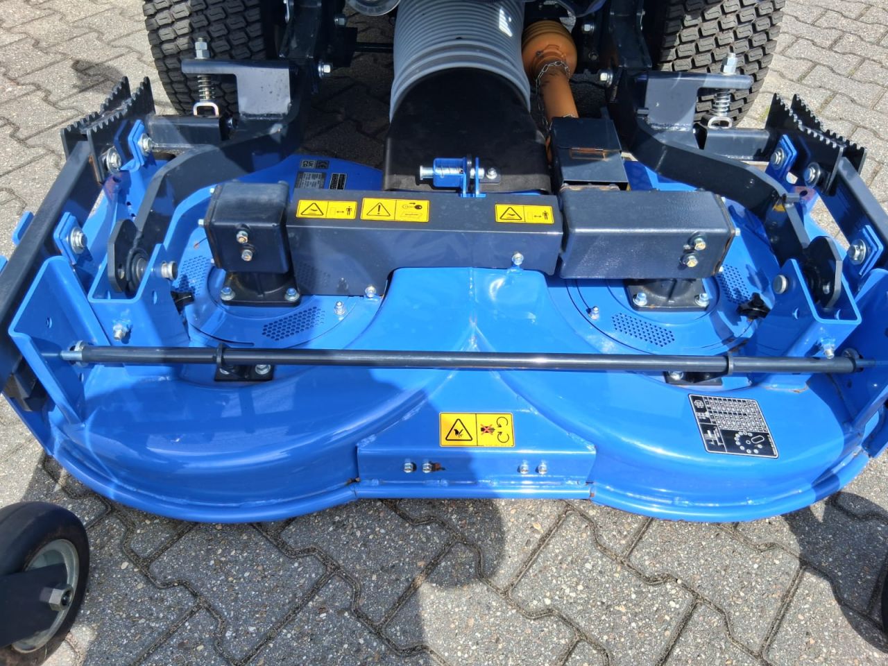 ISEKI SF 225 frontmaaier met opvangbak